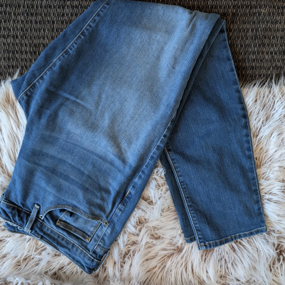 Universal Thread Blue Jeans - Picture 2 of 3